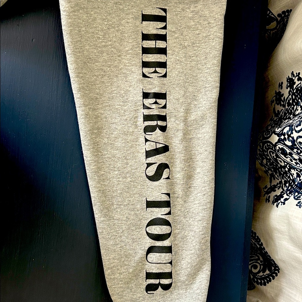 Taylor Swift The Eras Tour Quarter Zip Sweatshirt XL